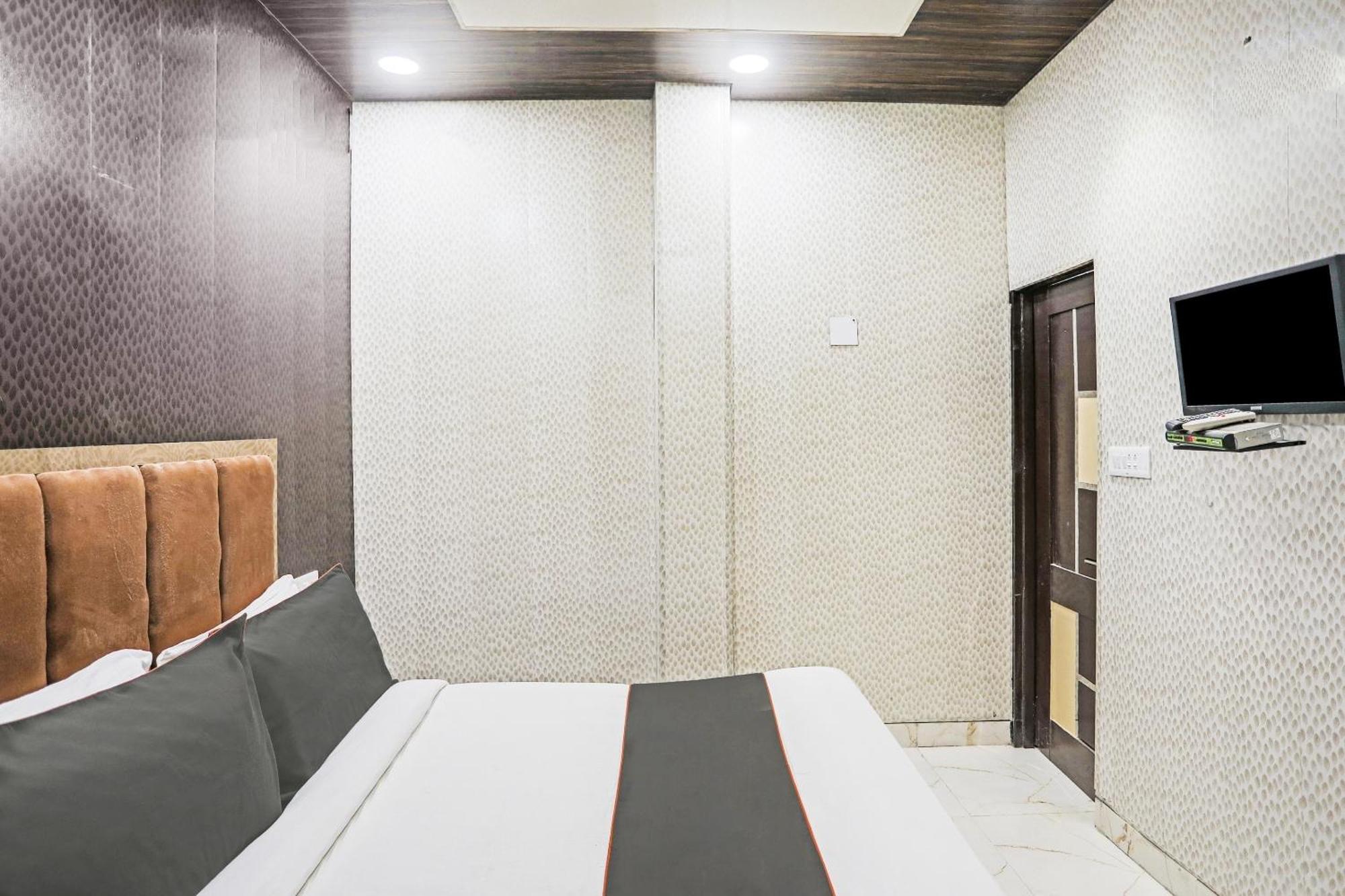Hotel O Kashish Residency Near Model Town Metro Station Nueva Delhi Exterior foto